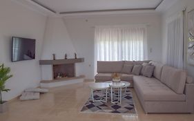 Ianthe Apartment